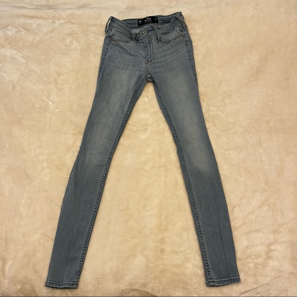 Hollister Jean’s - Picture 2 of 5
